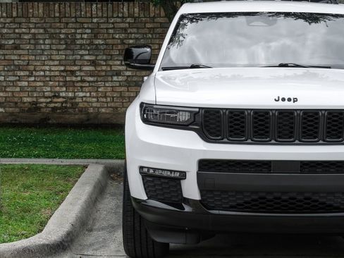 Used 2022 Jeep Grand Cherokee L Limited w/ Black Appearance Package RWD image 60