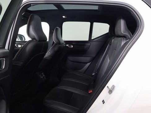 Used 2019 Volvo XC40 T5 R-Design image 11