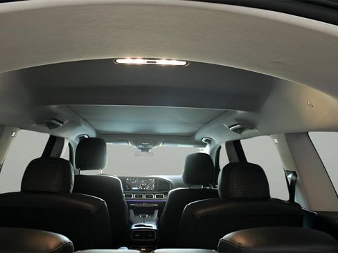 Used 2023 Mercedes-Benz GLS 450 4MATIC image 26