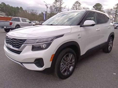 Used 2023 Kia Seltos LX AWD/4WD image 7