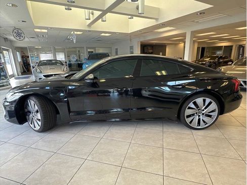 Used 2022 Audi e-tron GT Prestige w/ Prestige Package image 8