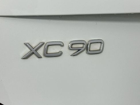 Used 2018 Volvo XC90 T5 Momentum w/ Momentum Plus Package FWD image 29