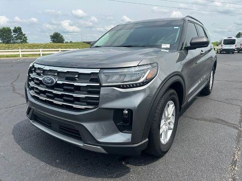 Certified 2025 Ford Explorer Active w/ Active Comfort Package RWD image 4