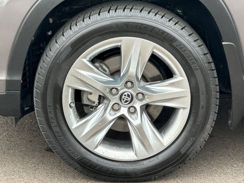 Used 2017 Toyota Highlander Limited AWD/4WD image 25