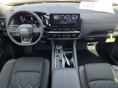 New 2026 Nissan Pathfinder Platinum FWD image 7