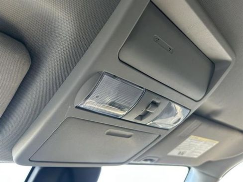 Used 2023 Nissan Frontier SV w/ SV Convenience Package image 19