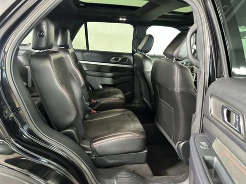 Used 2018 Ford Explorer XLT w/ Equipment Group 202A image 27