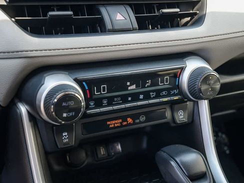 Used 2021 Toyota RAV4 XLE FWD image 20
