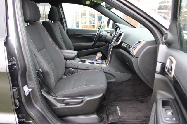 Used 2016 Jeep Grand Cherokee Laredo 75th Anniversary AWD/4WD image 42
