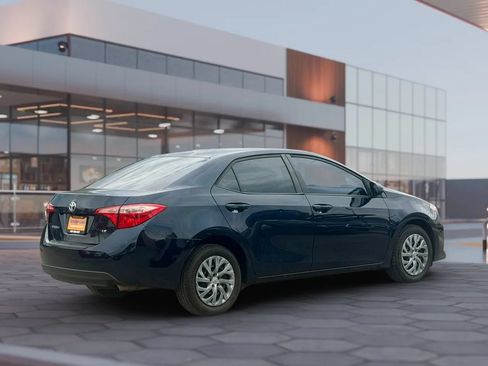 Used 2018 Toyota Corolla LE w/ Carpet Mat Package (TMS) FWD image 11