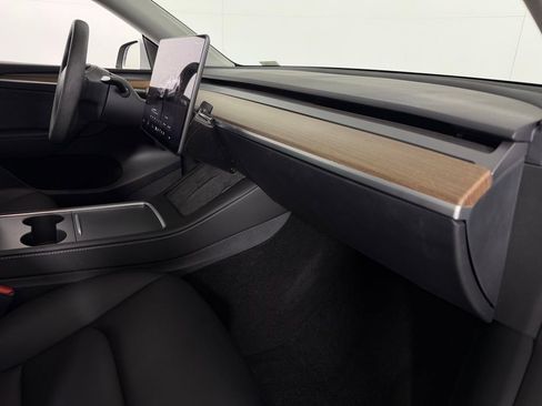 Used 2024 Tesla Model Y Long Range image 31