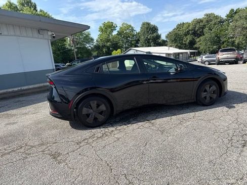 Used 2025 Toyota Prius LE FWD image 16
