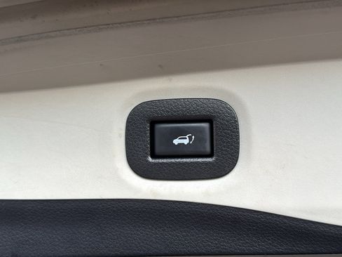 Used 2018 Nissan Rogue SV AWD/4WD image 25