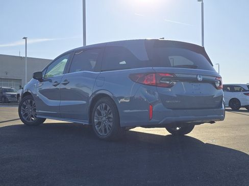 New 2026 Honda Odyssey Touring image 19