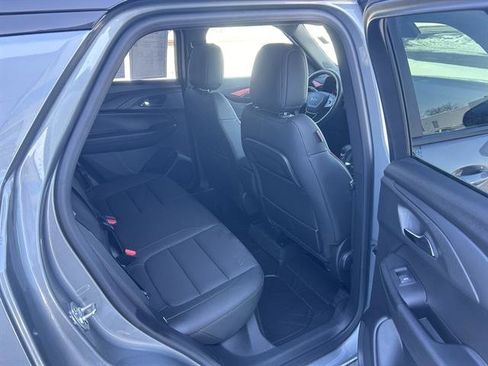 Used 2025 Chevrolet TrailBlazer RS w/ Driver Confidence Package image 32