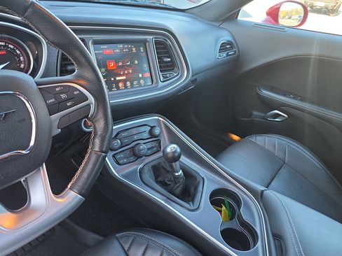 Used 2016 Dodge Challenger SRT w/ Technology Group image 22