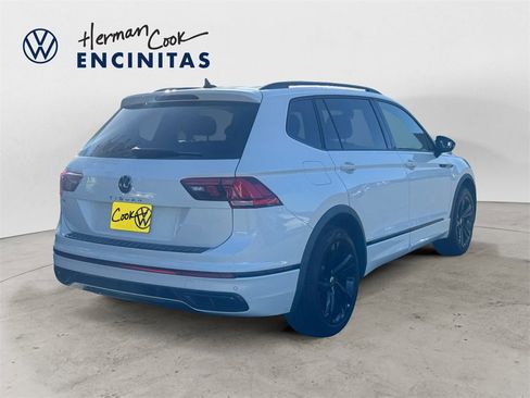 Certified 2024 Volkswagen Tiguan SE R-Line image 5