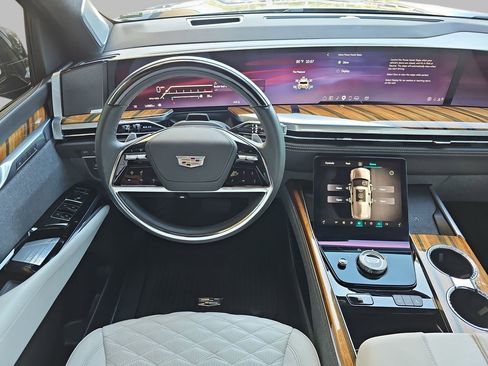 Certified 2025 Cadillac Escalade Sport Platinum AWD/4WD image 16