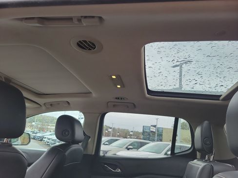 Used 2018 GMC Acadia Denali w/ Technology Package image 10