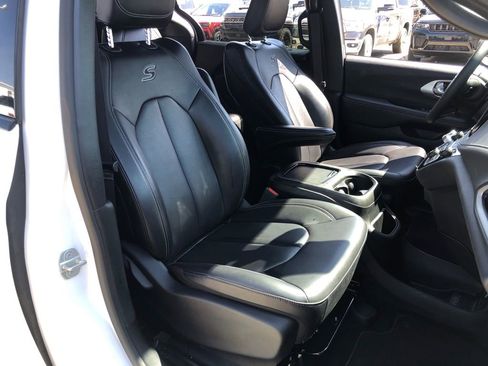 Used 2023 Chrysler Pacifica Touring-L w/ S Appearance Package FWD image 25