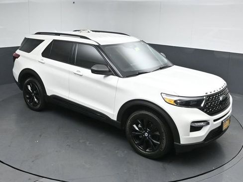 Certified 2022 Ford Explorer XLT w/ Equipment Group 202A AWD/4WD image 45