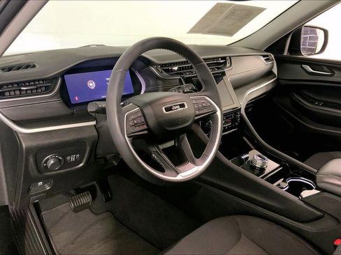 Used 2023 Jeep Grand Cherokee Laredo w/ Luxury Tech Group I image 14