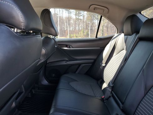 Certified 2022 Toyota Camry SE image 10