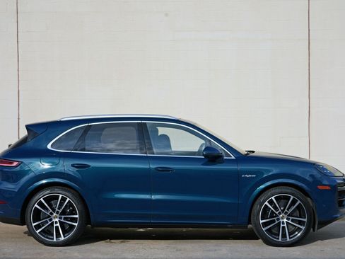 Used 2024 Porsche Cayenne Turbo AWD/4WD image 59