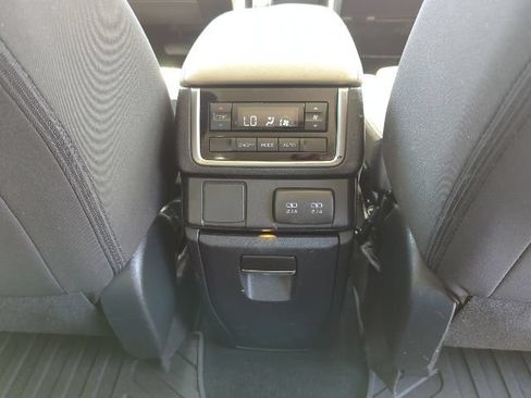 Used 2020 Subaru Ascent Premium w/ Convenience Package AWD/4WD image 22
