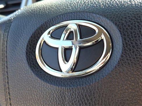 Used 2016 Toyota Highlander LE image 24