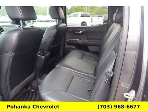 Used 2019 Toyota Tacoma TRD Sport AWD/4WD image 28