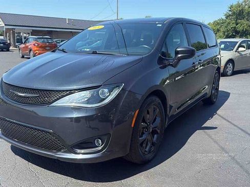 Used 2020 Chrysler Pacifica Touring w/ S Appearance Package FWD image 5
