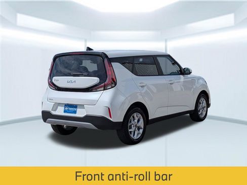 Used 2025 Kia Soul LX w/ LX Technology Package FWD image 6