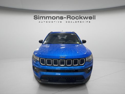 Used 2023 Jeep Compass Latitude AWD/4WD image 8