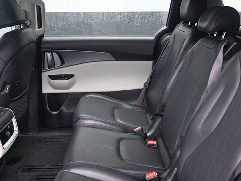 Used 2024 Kia Carnival LX image 7