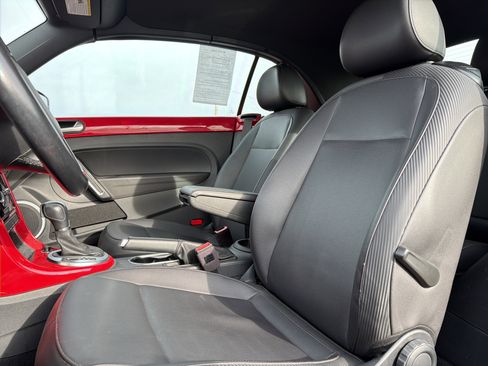 Used 2019 Volkswagen Beetle 2.0T S image 25