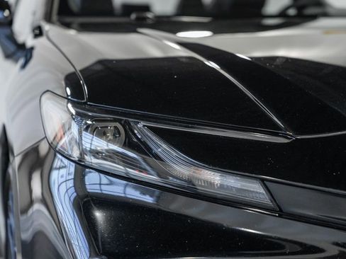 Used 2025 Toyota Camry SE image 11