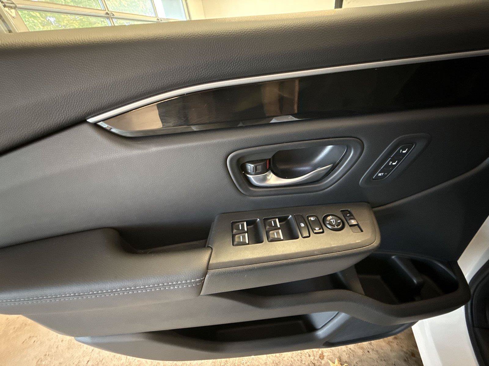 Used 2025 Honda Pilot Touring image 15