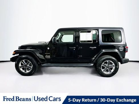 Used 2022 Jeep Wrangler Unlimited Sahara w/ LED Lighting Group AWD/4WD image 5