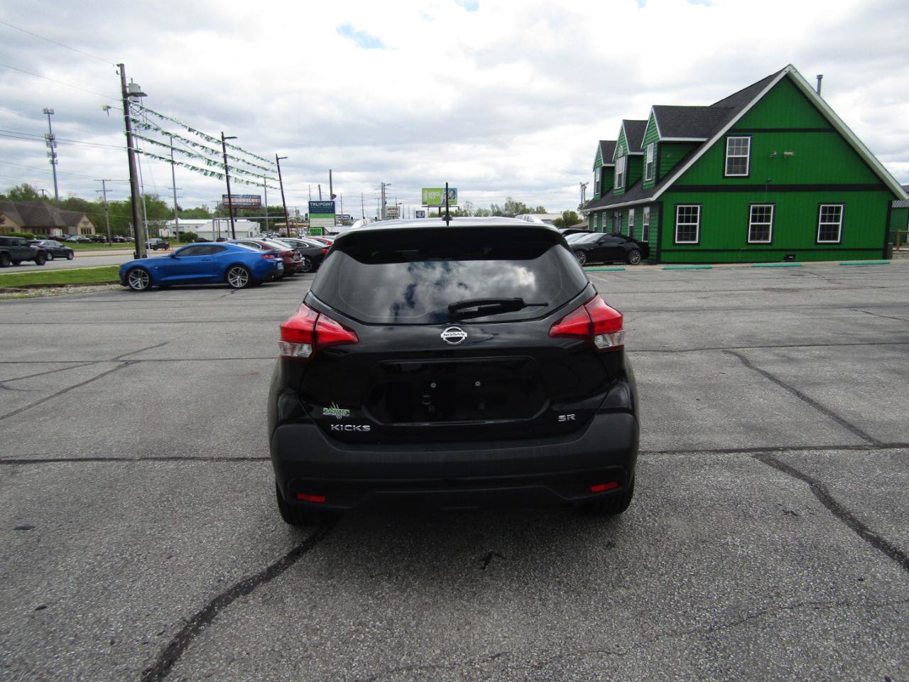 Used 2018 Nissan Kicks SR FWD image 6