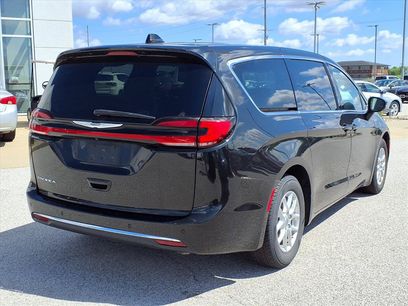 Used 2023 Chrysler Pacifica Touring-L