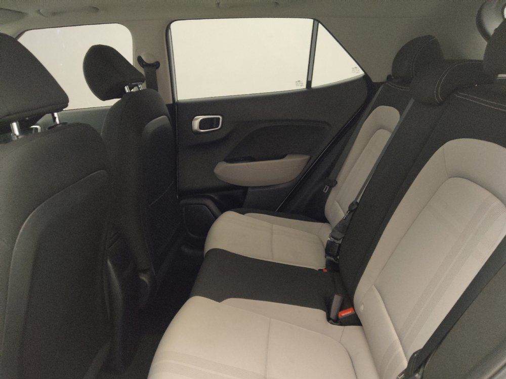Used 2022 Hyundai Venue SEL FWD image 18