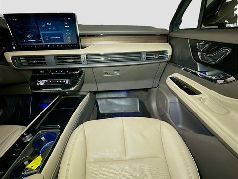 Used 2024 Lincoln Corsair Reserve w/ Equipment Group 201A image 24