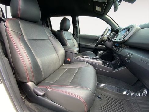 Used 2022 Toyota Tacoma TRD Sport w/ Technology Package AWD/4WD image 15