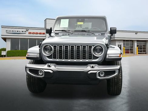 Used 2025 Jeep Wrangler Unlimited Sahara AWD/4WD image 8