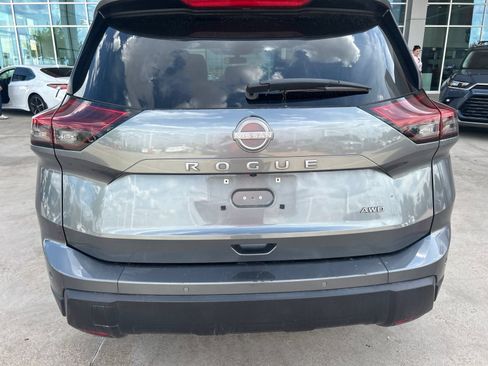 Used 2025 Nissan Rogue SV AWD/4WD image 10