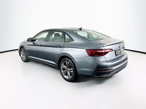 Used 2024 Volkswagen Jetta SE image 5