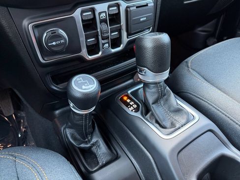 Used 2024 Jeep Gladiator Sport AWD/4WD image 27