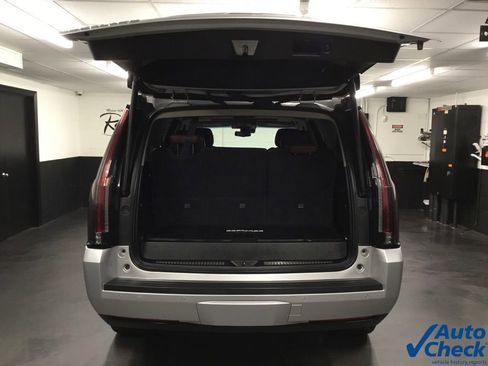 Used 2017 Cadillac Escalade Luxury image 12