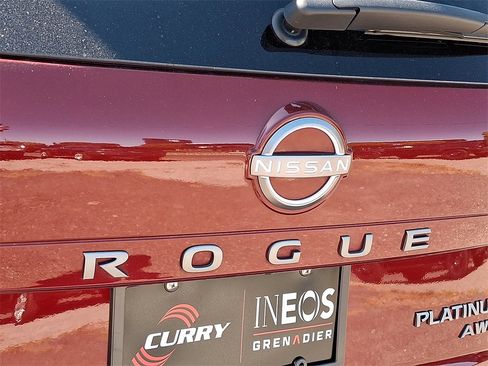 Used 2024 Nissan Rogue Platinum image 30